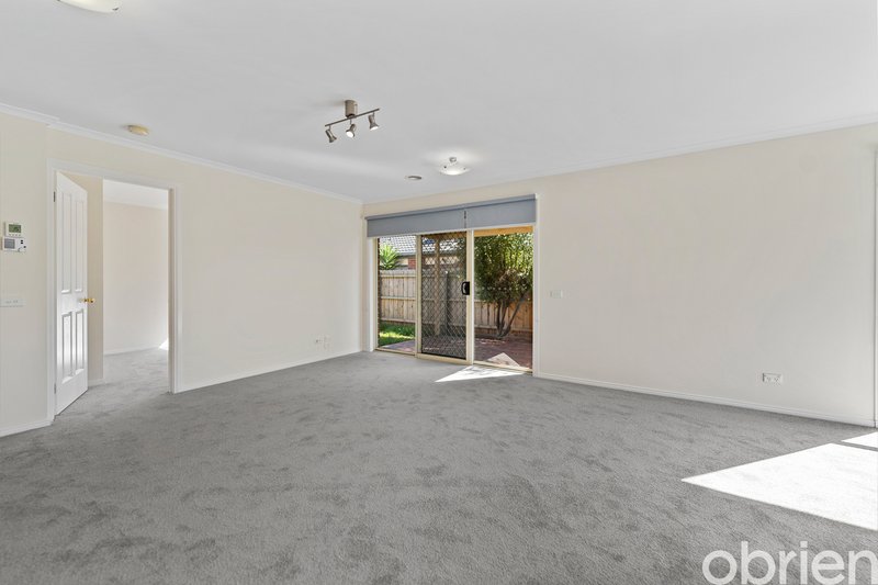 Photo - 14 Stephellen Way, Cranbourne West VIC 3977 - Image 9