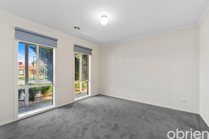 Photo - 14 Stephellen Way, Cranbourne West VIC 3977 - Image 16