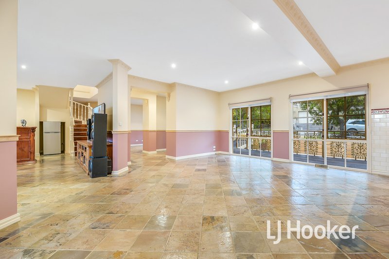 Photo - 14 Stockmans Circuit, Pakenham VIC 3810 - Image 8