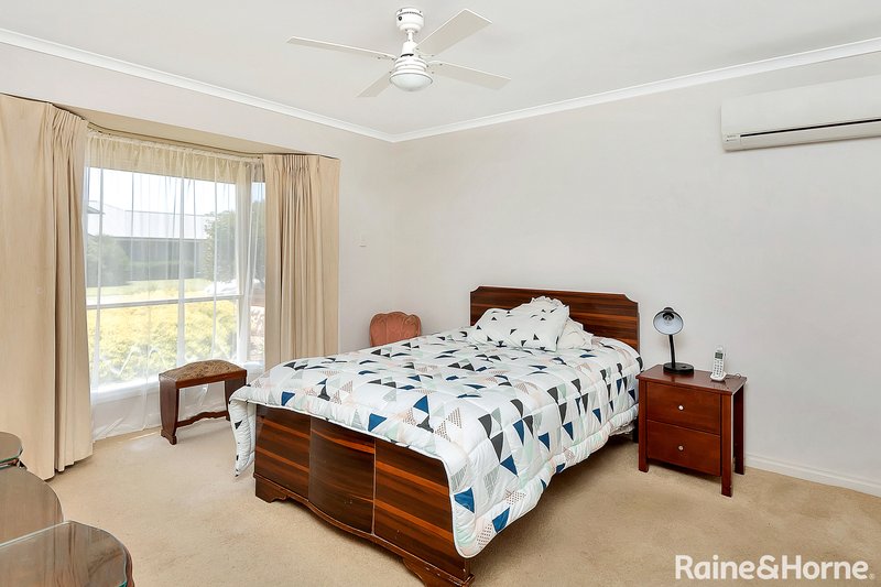 Photo - 14 Strathoak Crescent, Strathalbyn SA 5255 - Image 6