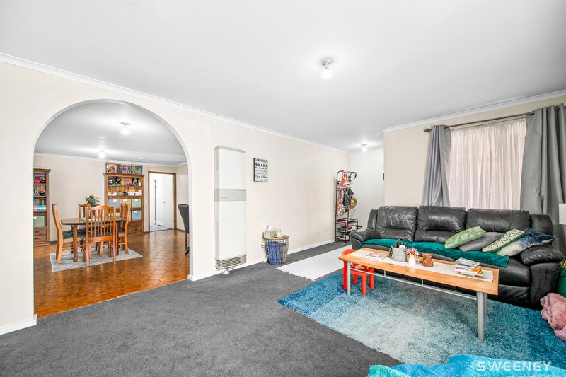 Photo - 14 Strezlecki Grove South, Altona Meadows VIC 3028 - Image 5