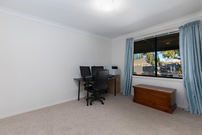 Photo - 14 Stringybark Close, Manor Lakes VIC 3024 - Image 10