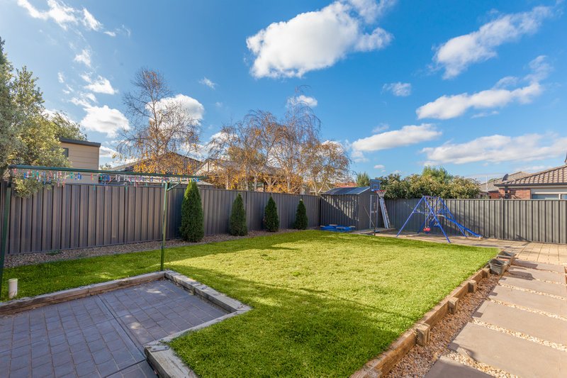 Photo - 14 Stringybark Close, Manor Lakes VIC 3024 - Image 14