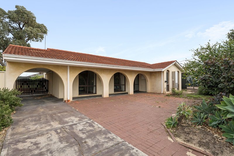 Photo - 14 Sulina Place, Kallaroo WA 6025 - Image 2
