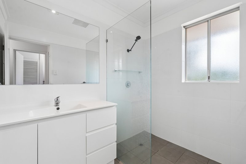 Photo - 14 Sulina Place, Kallaroo WA 6025 - Image 15