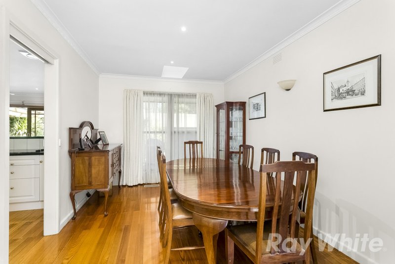 Photo - 14 Summit Crescent, Glen Waverley VIC 3150 - Image 5