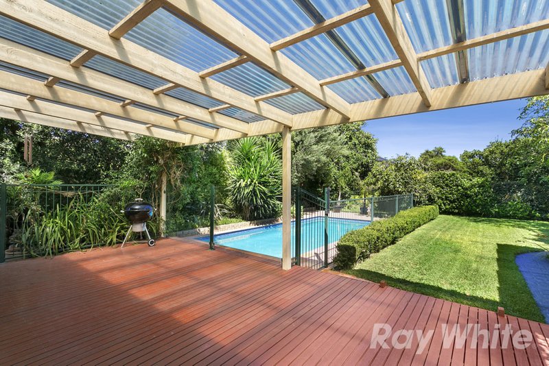 Photo - 14 Summit Crescent, Glen Waverley VIC 3150 - Image 9