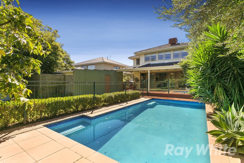 Photo - 14 Summit Crescent, Glen Waverley VIC 3150 - Image 10