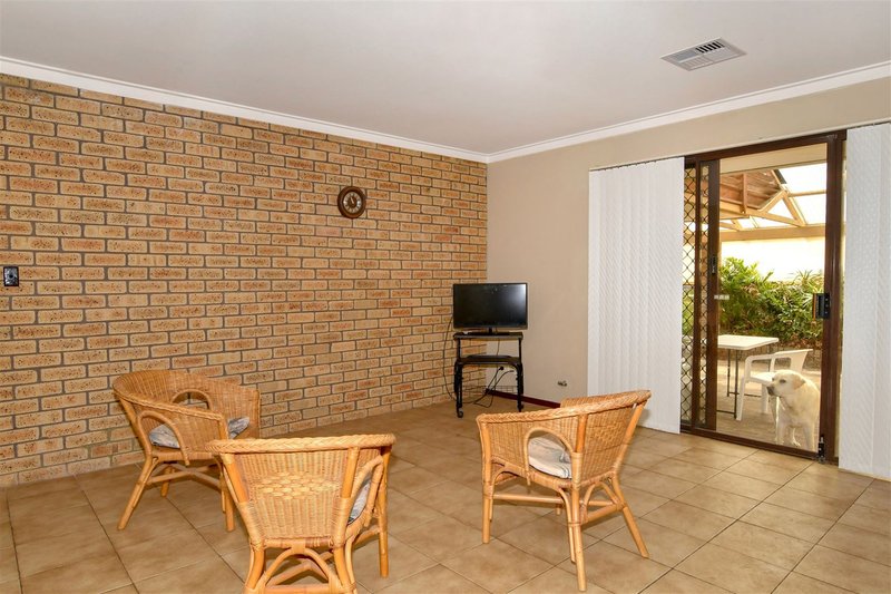 Photo - 14 Summons Way, Warnbro WA 6169 - Image 11