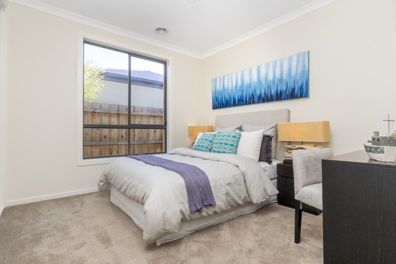 Photo - 14 Sunnybank Drive, Point Cook VIC 3030 - Image 12