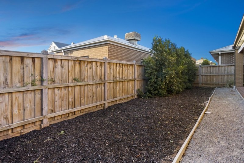 Photo - 14 Sunnybank Drive, Point Cook VIC 3030 - Image 17