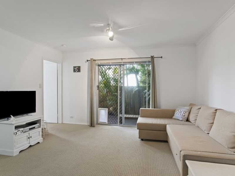 Photo - 1/4 Sunshine Court, Labrador QLD 4215 - Image 5