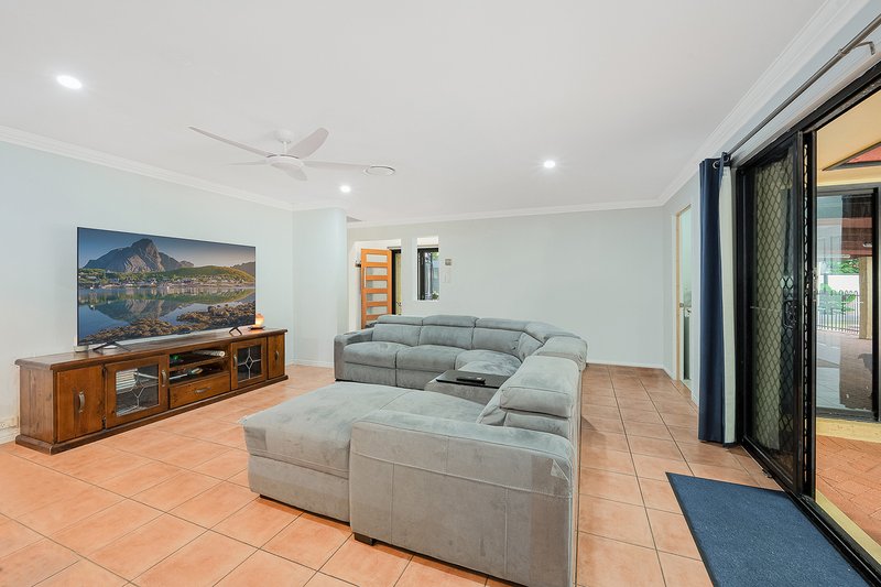 Photo - 14 Sutherland Crescent, Morayfield QLD 4506 - Image 7