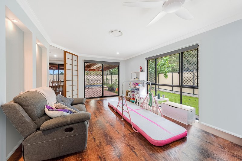 Photo - 14 Sutherland Crescent, Morayfield QLD 4506 - Image 9