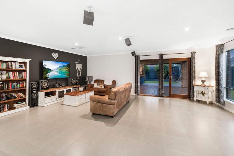 Photo - 14 Sweet Pea Drive, Pakenham VIC 3810 - Image 6