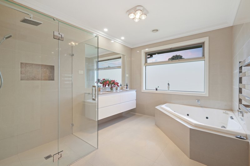 Photo - 14 Talbot Road, Mount Waverley VIC 3149 - Image 11