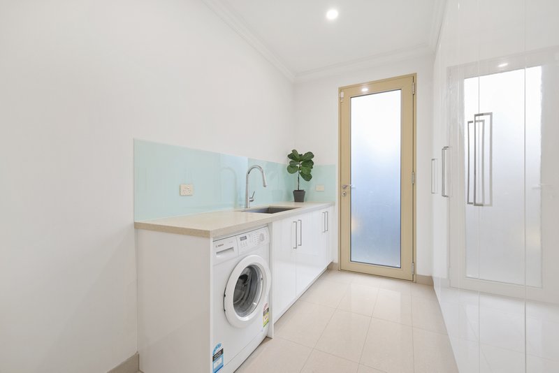 Photo - 14 Talbot Road, Mount Waverley VIC 3149 - Image 16