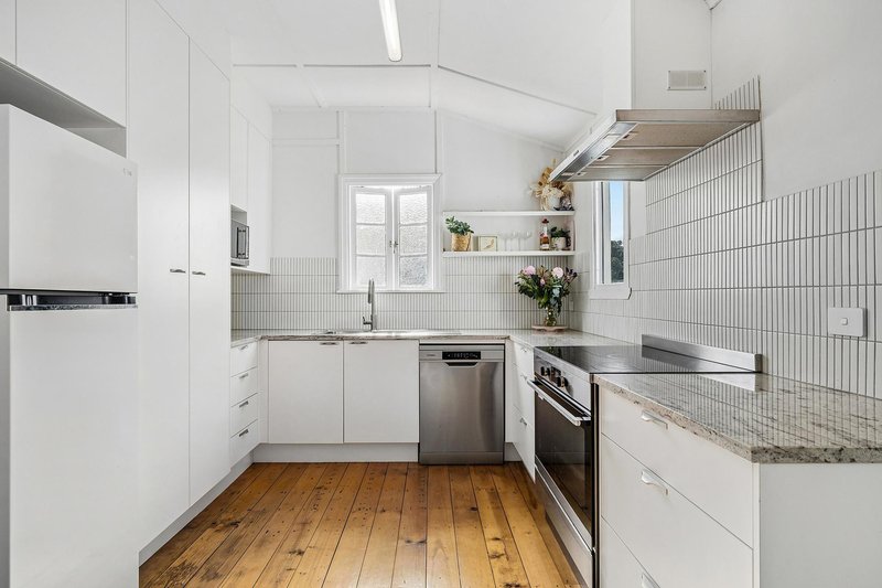 Photo - 14 Taylor Street, Park Avenue QLD 4701 - Image 2