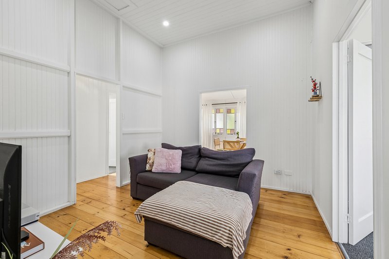 Photo - 14 Taylor Street, Park Avenue QLD 4701 - Image 4