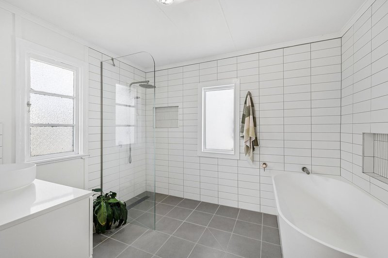 Photo - 14 Taylor Street, Park Avenue QLD 4701 - Image 7