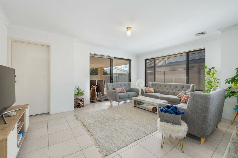 Photo - 14 Teocote Crescent, Aubin Grove WA 6164 - Image 6