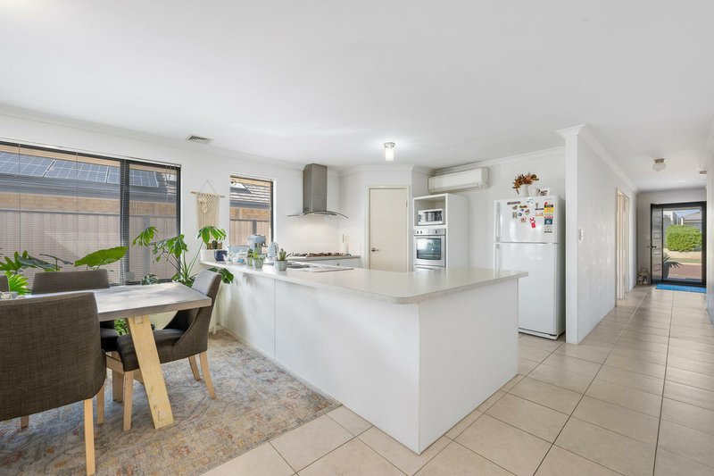 Photo - 14 Teocote Crescent, Aubin Grove WA 6164 - Image 7