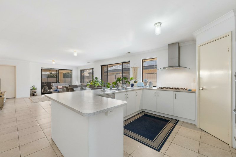 Photo - 14 Teocote Crescent, Aubin Grove WA 6164 - Image 8