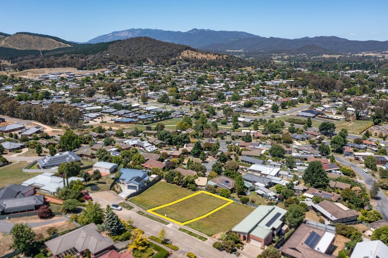 14 Thomas Street, Myrtleford VIC 3737