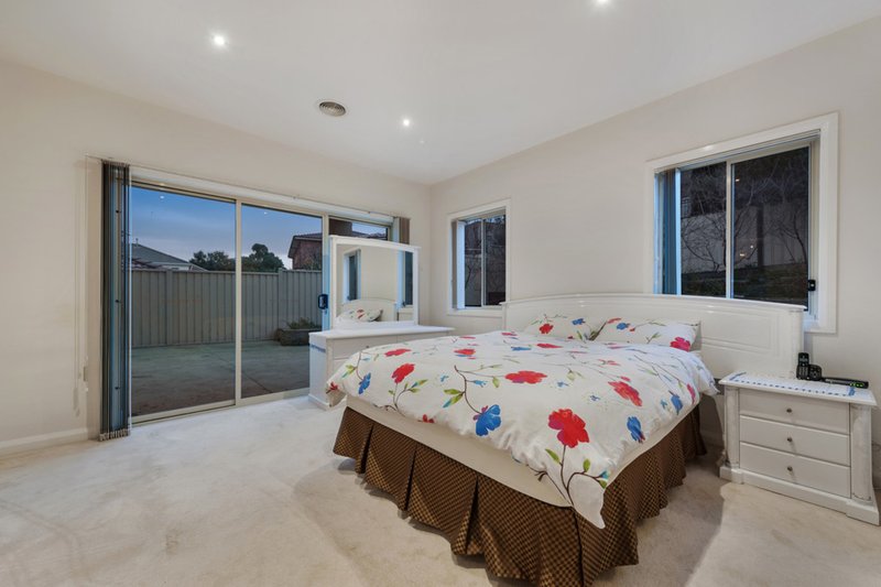 Photo - 14 Thomas Street, Roxburgh Park VIC 3064 - Image 11