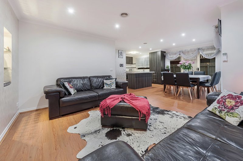 Photo - 14 Thompson Crescent, Roxburgh Park VIC 3064 - Image 5