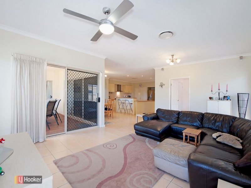 Photo - 14 Thomson Close, North Lakes QLD 4509 - Image 9