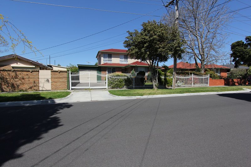 Photo - 14 Thurbro Drive, Keysborough VIC 3173 - Image 2