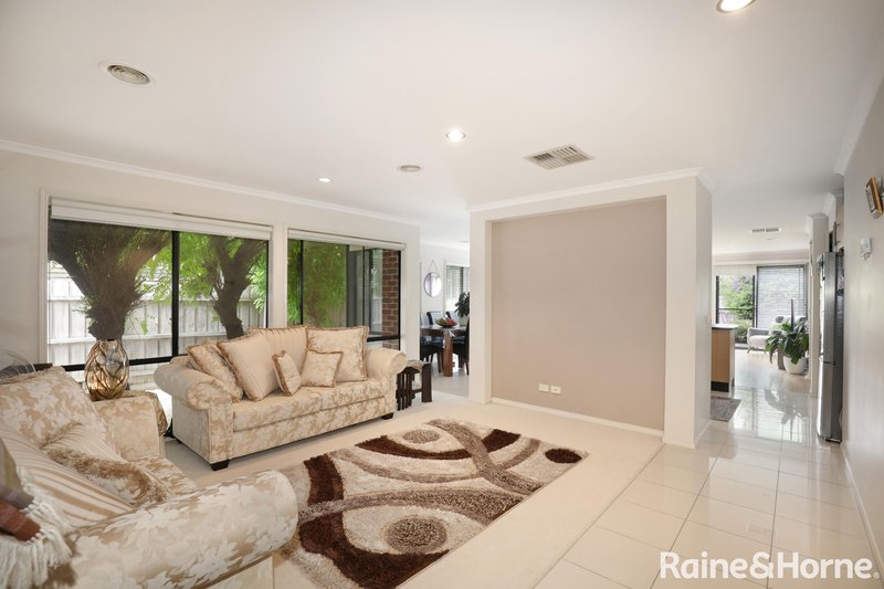 Photo - 14 Tigris Court, Roxburgh Park VIC 3064 - Image 3