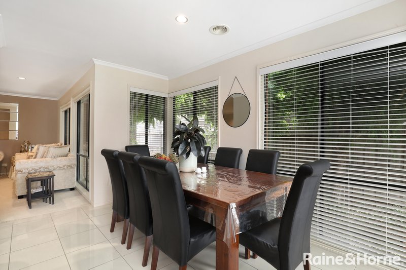 Photo - 14 Tigris Court, Roxburgh Park VIC 3064 - Image 6