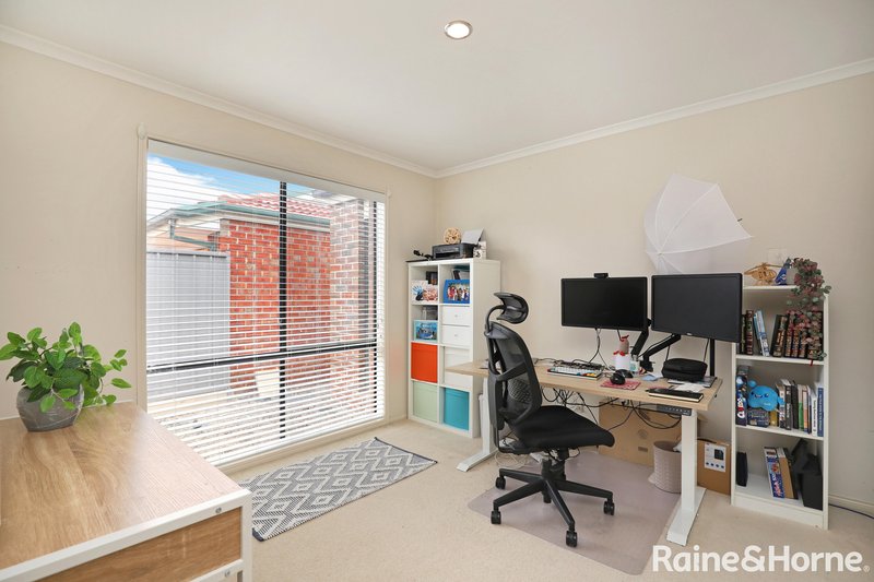 Photo - 14 Tigris Court, Roxburgh Park VIC 3064 - Image 8