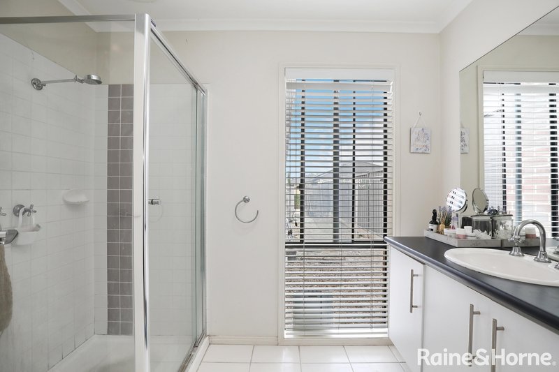 Photo - 14 Tigris Court, Roxburgh Park VIC 3064 - Image 9