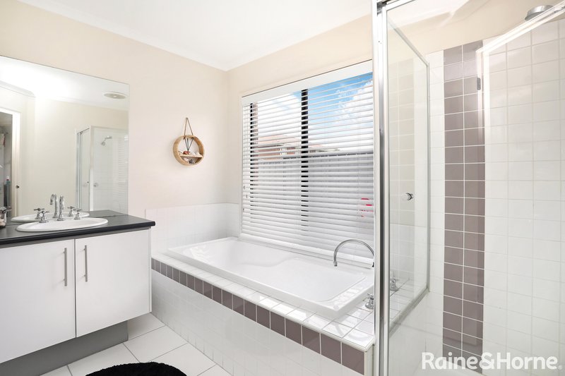 Photo - 14 Tigris Court, Roxburgh Park VIC 3064 - Image 11