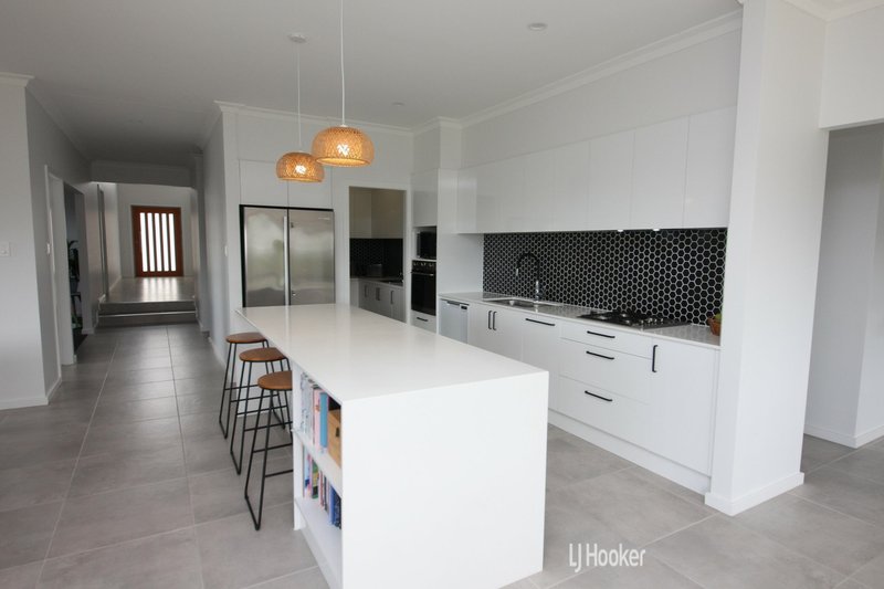 Photo - 14 Torquay Circuit, Red Head NSW 2430 - Image 11