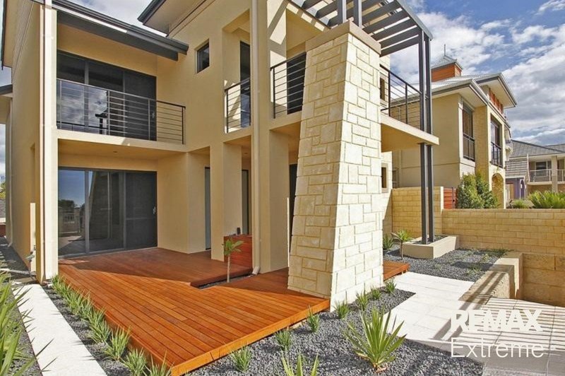 Photo - 14 Torquay Pass, Mindarie WA 6030 - Image 1