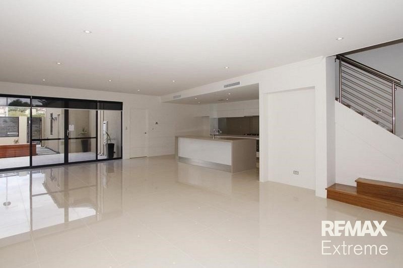 Photo - 14 Torquay Pass, Mindarie WA 6030 - Image 3