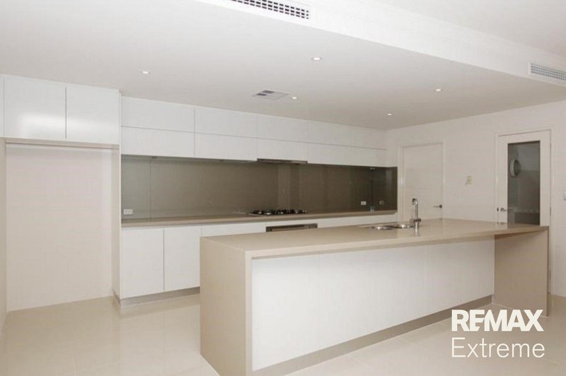 Photo - 14 Torquay Pass, Mindarie WA 6030 - Image 4