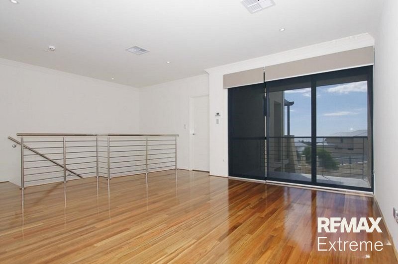 Photo - 14 Torquay Pass, Mindarie WA 6030 - Image 8