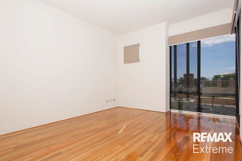 Photo - 14 Torquay Pass, Mindarie WA 6030 - Image 9