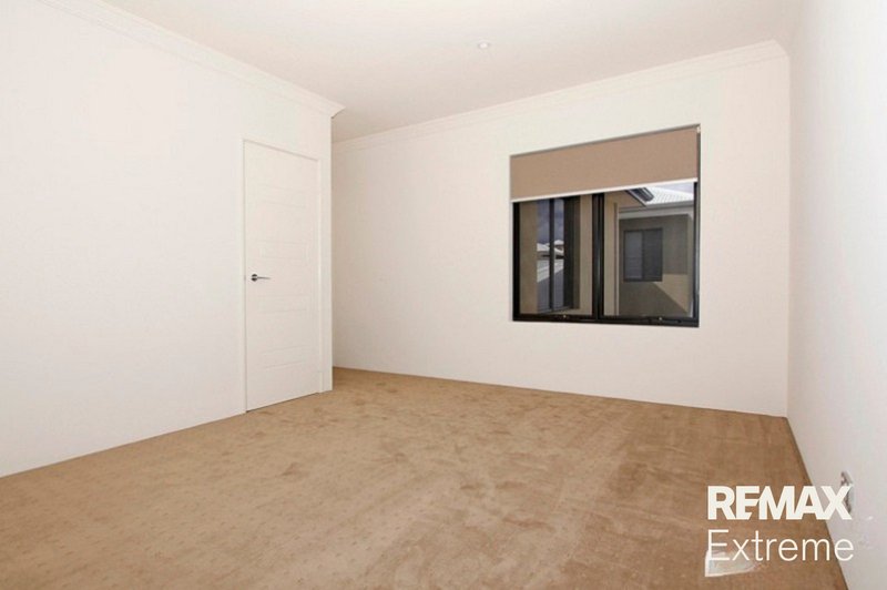 Photo - 14 Torquay Pass, Mindarie WA 6030 - Image 11