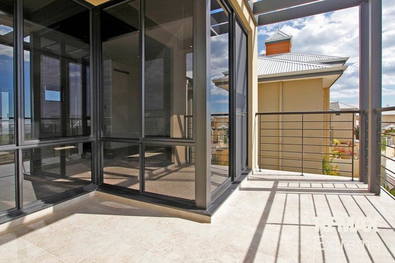 Photo - 14 Torquay Pass, Mindarie WA 6030 - Image 13