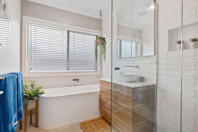 Photo - 14 Traminer Drive, Mount Martha VIC 3934 - Image 10