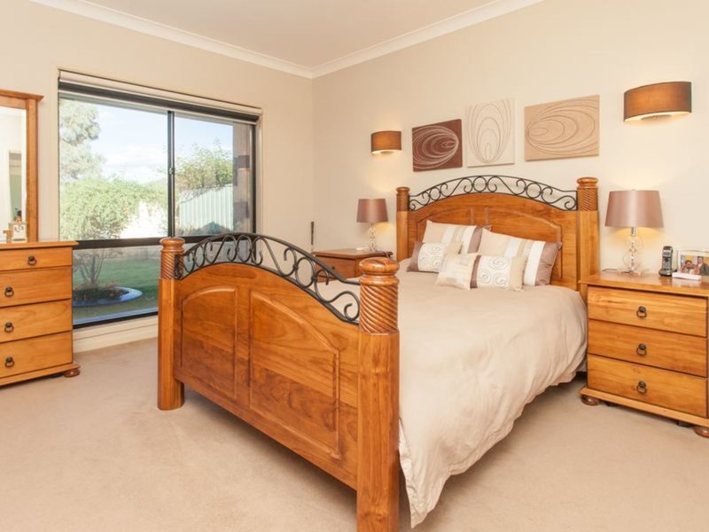 Photo - 14 Traminer Grove, Cessnock NSW 2325 - Image 9