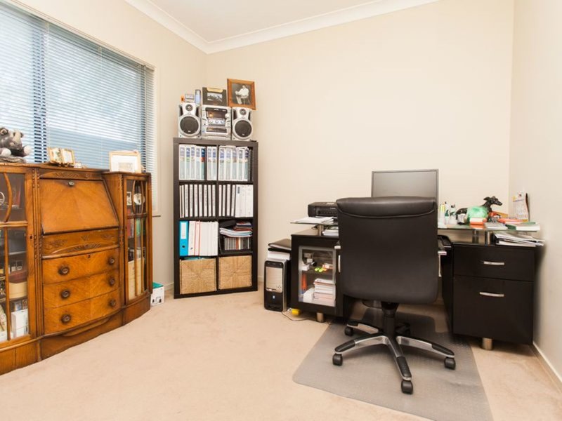 Photo - 14 Traminer Grove, Cessnock NSW 2325 - Image 15