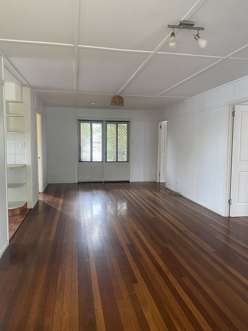 Photo - 14 Trevor St , Beachmere QLD 4510 - Image 4