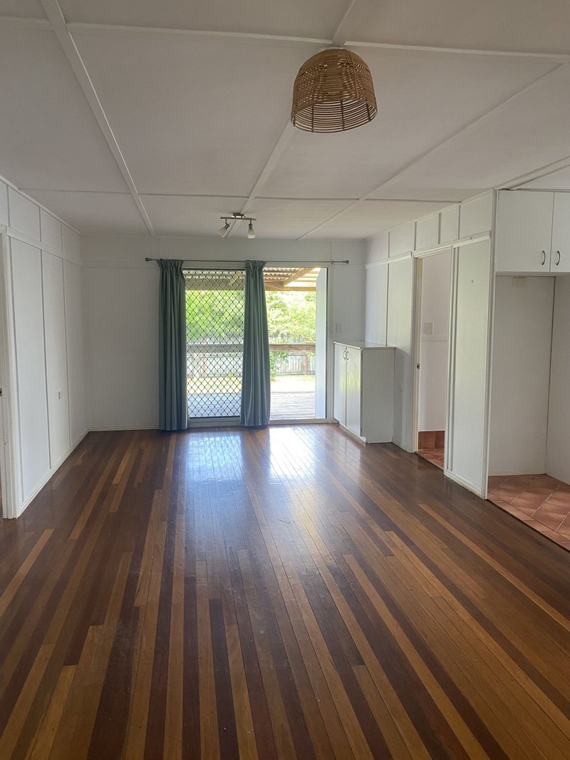 Photo - 14 Trevor St , Beachmere QLD 4510 - Image 8